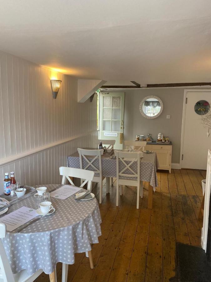 Ship Stores Guest House Clare Esterno foto